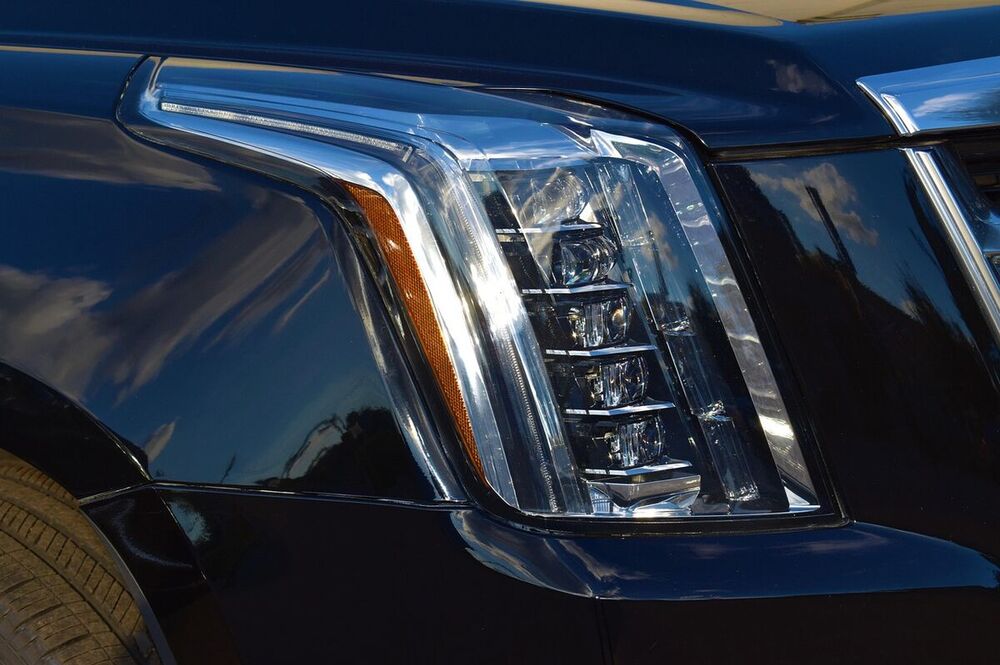 cadillac-escalade-headlamp-6889846.jpg